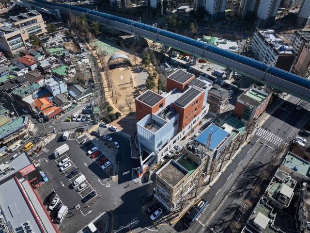 위에서 내려다 본 창원 석전동 근주어울림센터.