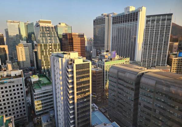 기업의 본질적 역할은 혁신을 통한 이윤 창출에 있다. 기업이 혁신을 거듭해 창출한 이윤은 조세 납부, 투자 확대, 고용 유지라는 경제적 부가가치로 이어진다. 글로벌 시장을 주도하는 대기업이 많은 나라가 부강한 이유도 바로 여기에 있다. 사진은 서울시 내 빌딩숲. /사진=미디어펜 김상문 기자