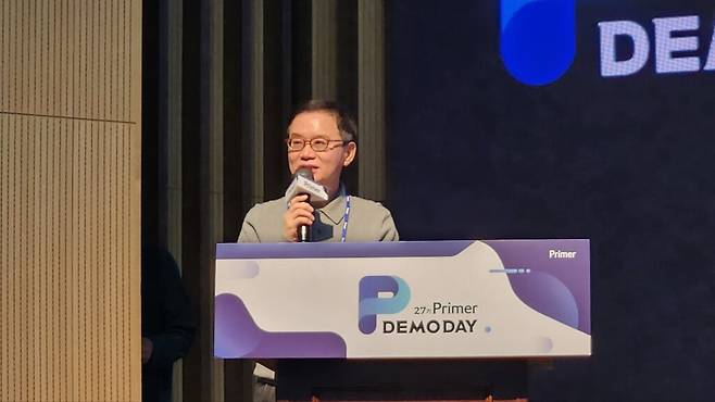 권 대표는 프라이머가 2010년 1월 시작된 이후 16년 동안 한 해 두 차례씩 배치 프로그램을 운영해 온 과정을 언급하며 “창업 초기야말로 가장 중요한 시간”이라고 거듭 강조했다. 그러면서 권 대표는 창업을 결심하고 법인을 세우고 공동창업자와 비즈니스 모델을 만드는 과정을 ‘아기가 엄마 뱃속에서 사람으로 형성되는 시간’ 비유했다. (사진=테크42)