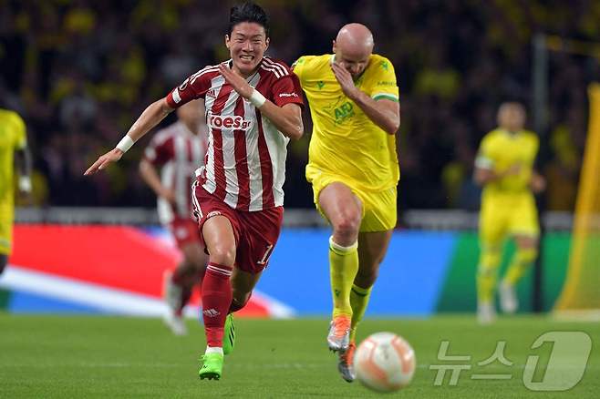 황의조(왼쪽) ⓒ AFP=뉴스1