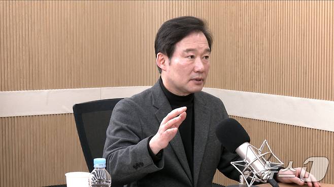 신지호 전 국민의힘 전략기획부총장이 19일 뉴스1TV '팩트앤뷰'에 출연해 질문에 답하고 있다.(뉴스1TV '팩트앤뷰' 캡처)