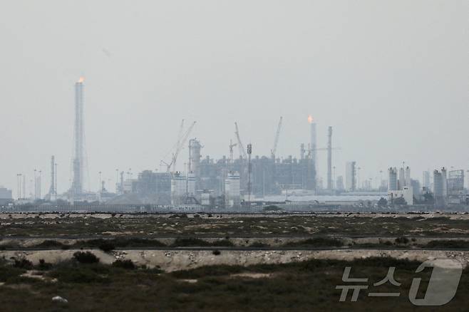 카타르 라스라판 산업단지에 위치한 카타르에너지의 액화천연가스(LNG) 시설. 2026.03.02 ⓒ 로이터=뉴스1