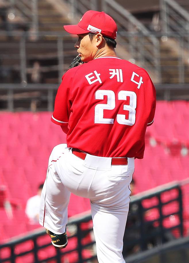 SSG 다케다 쇼타가 13일 광주-기아 챔피언스필드에서 열린 2026 KBO리그 시범경기 KIA전에서 역투하고 있다. 사진 | SSG 랜더스