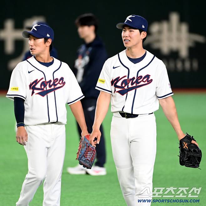 4일 일본 도쿄돔에서 열린 WBC(월드베이스볼클래식) 한국 대표팀의 공식훈련. 김혜성과 신민재가 수비훈련을 하고 있다. 도쿄(일본)=허상욱 기자wook@sportschosun.com/2026.03.04/