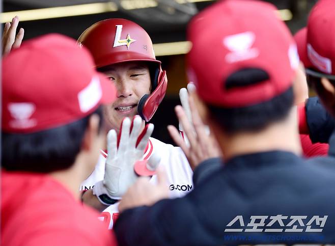 19일 인천 SSG랜더스필드에서 열린 KBO리그 SSG와 LG의 경기. 8회 솔로홈런을 날린 SSG 조형우. 인천=송정헌 기자songs@sportschosun.com/2026.03.19/
