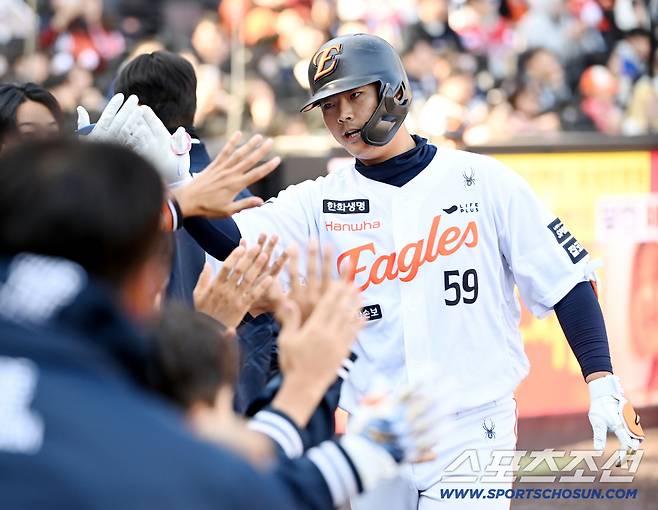 19일 대전한화생명볼파크에서 열린 KIA와 한화의 시범경기. 9회말 한화 허인서가 동점 솔로홈런을 치고 기쁨을 나누고 있다. 대전=허상욱 기자wook@sportschosun.com/2026.03.19/