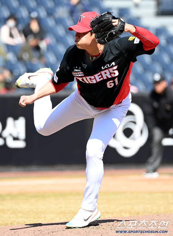 19일 대전한화생명볼파크에서 열린 KIA와 한화의 시범경기. 역투하는 KIA 김시훈. 대전=허상욱 기자wook@sportschosun.com/2026.03.19/