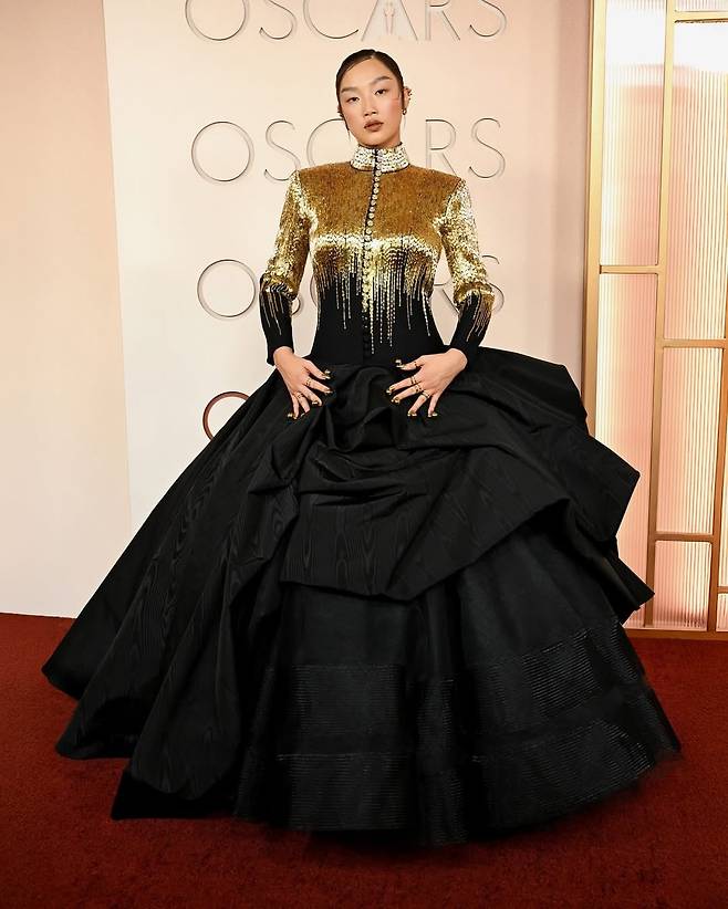 톰 브라운의 커스텀 드레스를 입은 오드리 누나. @audreynuna