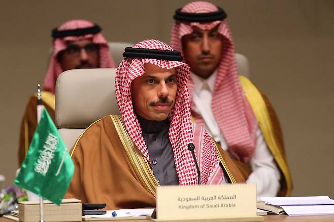 사우디아라비아 외무장관 파이살 빈 파르한 알 사우드 외무장관이 19일 리야드에서 열린 협의체 회의에 참석하고 있다. /AFP연합뉴스