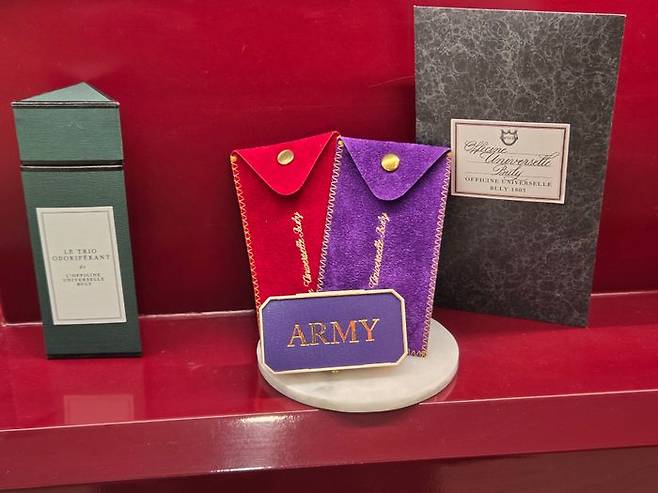 LF가 수입·판매하는 프랑스 뷰티 라이프 스타일 브랜드 ‘오피신 유니버셀 불리’(이하 불리)는 롯데백화점 본점 1층에서 스테디셀러인 '립밤'을 구매 시 ‘ARMY’ 문구를 적용한 보라색 각인지와 보라색 벨벳 파우치를 추가로 제공하는 이벤트를 진행하고 있다.ⓒ데일리안 남가희 기자