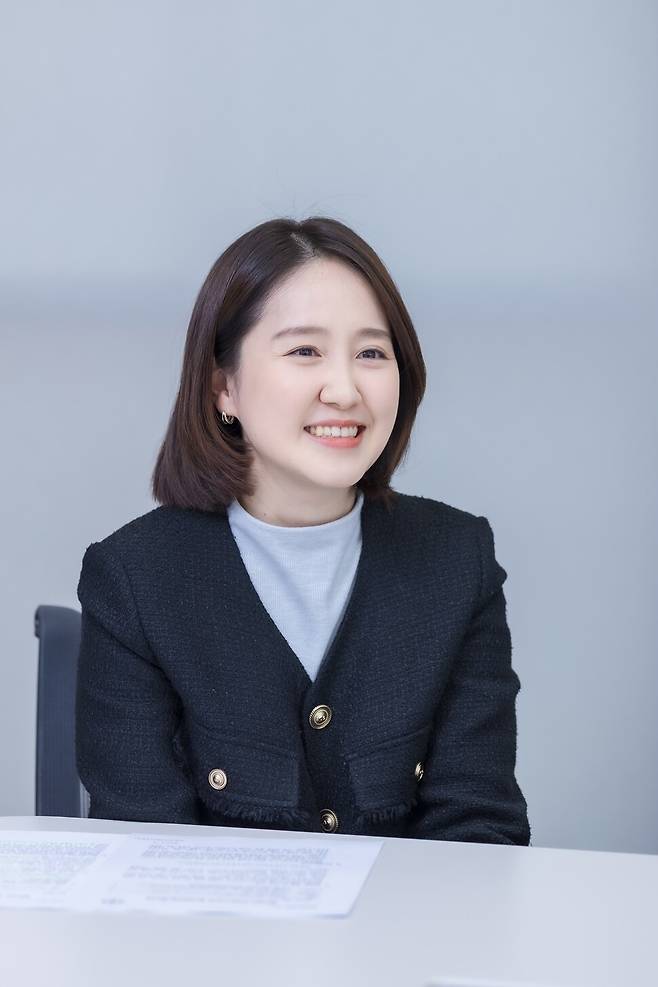 두 차례 육아휴직을 다녀온 유미선 바이엘코리아 크롭사이언스 사업부 대표 비서는 “바이엘 코리아의 육아휴직 문화는 ‘사용할 수 있을까\'를 고민하는 단계를 이미 넘어섰다. 팀은 휴직 여부 자체를 고민하기보다 누구라도 자신의 업무 공백 계획을 조직과 투명하게 조기에 공유해 이를 어떻게 관리할지에 집중한다”고 말한다. 바이엘 코리아 제공