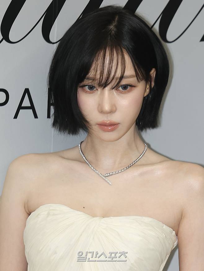 에스파 윈터가 27일 오후 서울 강남구 신사동에서 열린 프랑스 럭셔리 향수 브랜드 '킬리안 파리' 도산 플래그십 스토어 오픈 행사에 참석해 포토타임을 갖고 있다. 서병수 기자 qudtn@edaily.co.kr /2026.01.27/