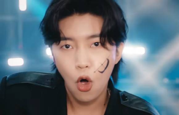 뮤비 속 임영웅.  [사진=유튜브 @임영웅]