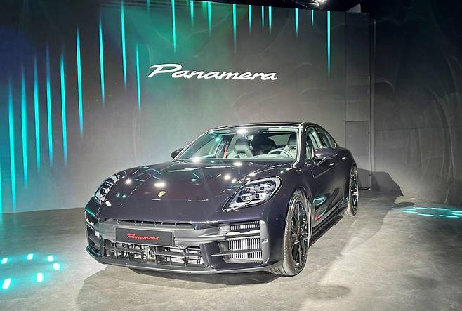 파나메라 레드 익스클루시브 / 출처=IT동아