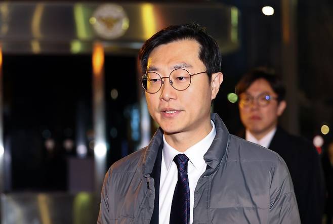 장경태 더불어민주당 의원이 19일 경찰 수사심의위원회 출석 마친 후 차량으로 이동하고 있다. 뉴시스