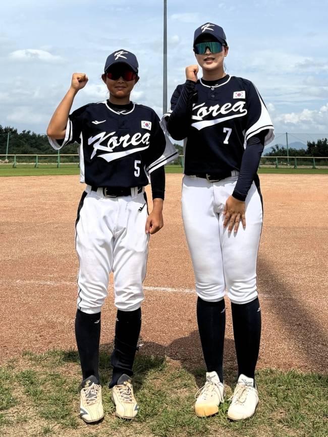 ▲ 한국 소프트볼 국가대표팀에 발탁된 상지대 투수 이아름(오른쪽)과 내야수 이지영. 상지대 소프트볼부 제공
