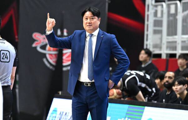 문경은 KT 감독. KBL 제