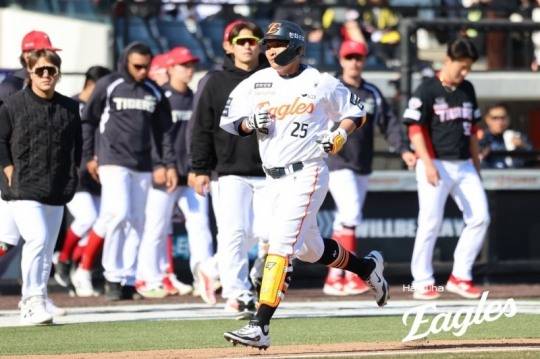 끝내기 홈런 김태연 / 사진=한화 이글스 제공