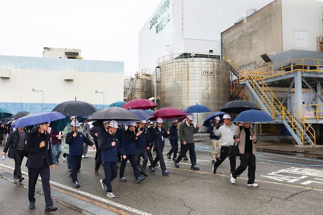 18일 한국수력원자력 고리원자력본부 취재 현장. 고리 제1발전소 부속 건물이 시야에 들어온다. /사진=원자력안전위원회