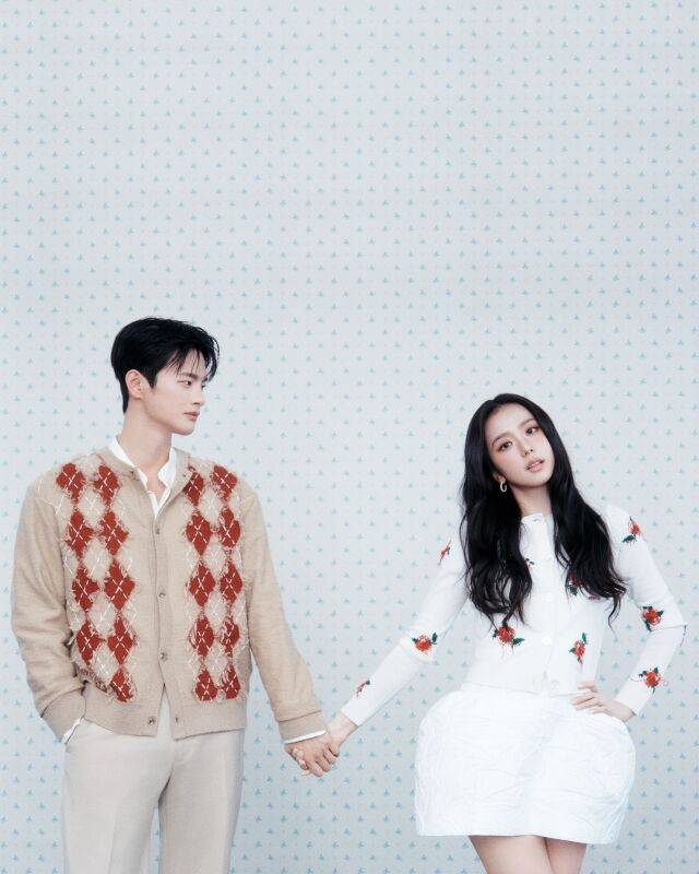 가수 겸 배우 서인국(왼쪽)과 그룹 블랙핑크 멤버 겸 배우 지수의 커플 화보 / 넷플릭스