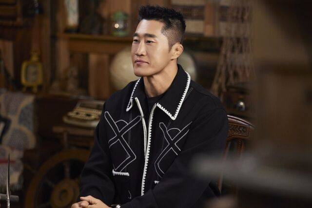 격투기 선수 출신 방송인 김동현이 '강호동네서점'을 방문한다. / 쿠팡플레이