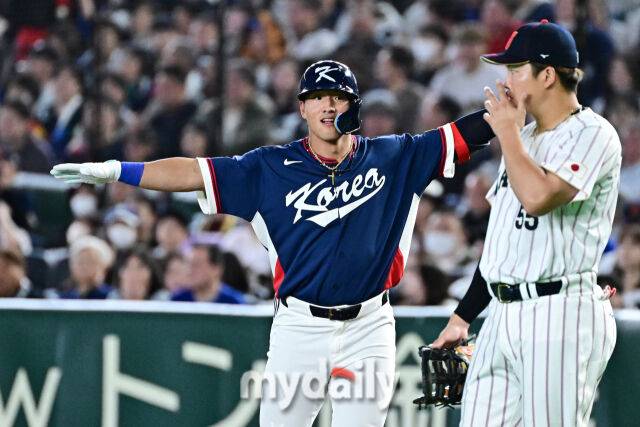 7일 일본 도쿄돔에서 열린 2026 월드 베이스볼 클래식(WBC) 조별리그 한국-일본 경기.안현민이 3회초 1사 1루에 안타를 친 후 세리머니를 있다./마이데일리