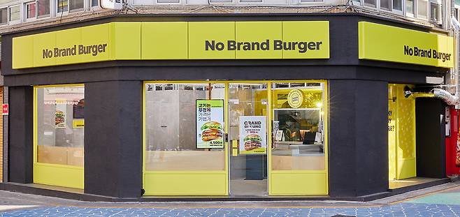 노브랜드 버거 콤팩트 매장 1호점 건대점 전경 [신세계푸드 제공]