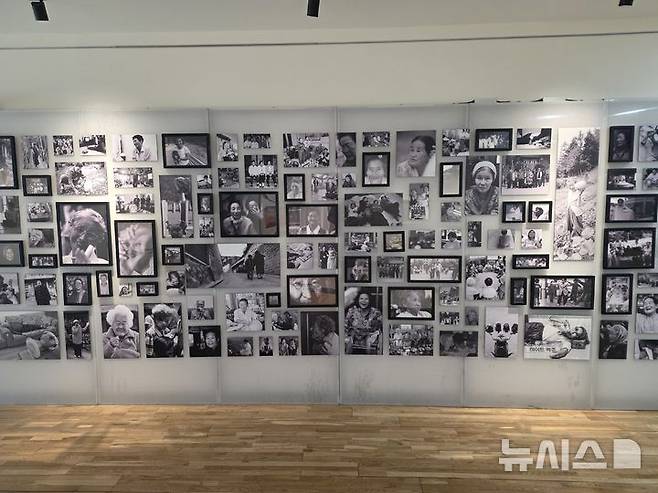 [경기광주=뉴시스] 신정훈 기자 = 나눔의집 역사관에 거주한 일본군 피해 위안부 할머니들이 생전 사진들. 2026.03.18. gs5654@newsis.com