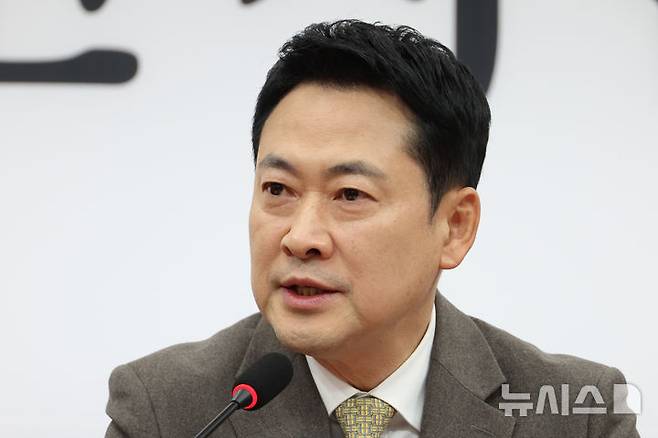 [서울=뉴시스] 고승민 기자 = 장동혁 국민의힘 대표가 19일 서울 여의도 국회에서 열린 최고위원회의에서 발언하고 있다. 2026.03.19. kkssmm99@newsis.com