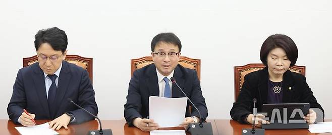 [서울=뉴시스] 조성봉 기자 = 한병도 더불어민주당 원내대표가 19일 오전 서울 여의도 국회에서 열린 정책조정회의에서 발언을 하고 있다.2026.03.19. suncho21@newsis.com