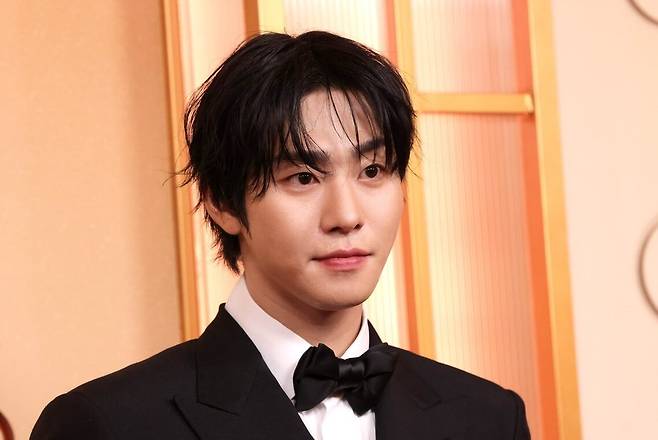 배우 안효섭이 지난 15일(현지시간) 미국 로스앤젤레스(LA) 돌비 극장에서 개최된 '제98회 아카데미 시상식'에 참석해 포토 월에서 포즈를 취하고 있다. AP연합