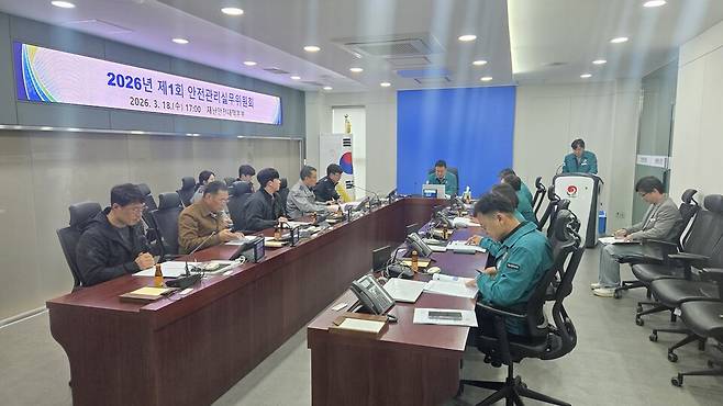 2026년 제1회 안전관리 실무위원회에서 제25회 합천벚꽃마라톤대회 안전관리계획(안)을 심의하고 있다. ⓒ합천군 제공