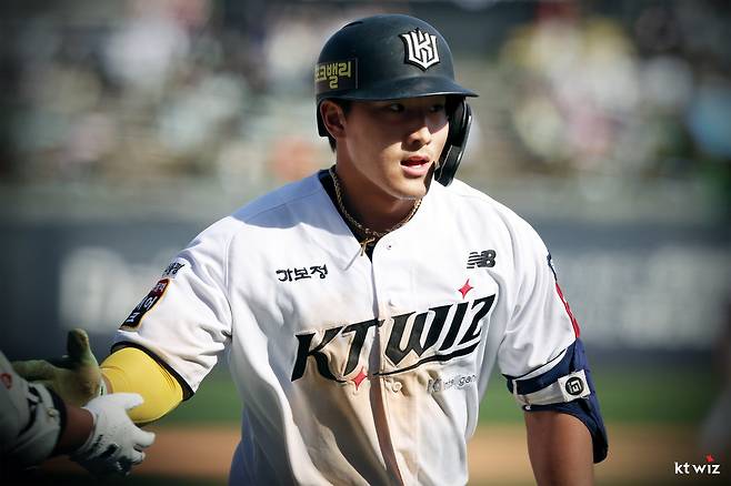 KT 안현민이 19일 수원KT위즈파크서 열린 키움과 시범경기서 홈런과 보살을 기록하는 등 공수 맹활약으로 기대를 키웠다. 사진제공｜KT 위즈