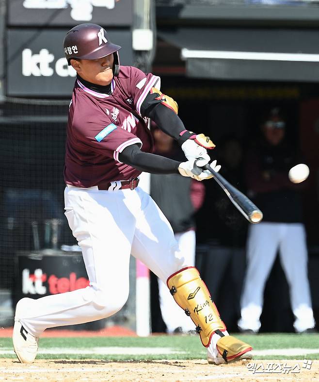 키움 히어로즈 김건희가 19일 수원 KT위즈파크에서 열린 2026 KBO 시범경기 KT 위즈전에서 1타점 2루타를 기록했다. 사진 고아라 기자