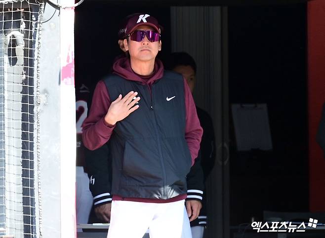 설종진 감독이 이끄는 키움 히어로즈가 19일 수원 KT 위즈파크에서 열린 2026 KBO 시범경기에서 KT 위즈를 11-4로 이겼다. 사진 고아라 기자