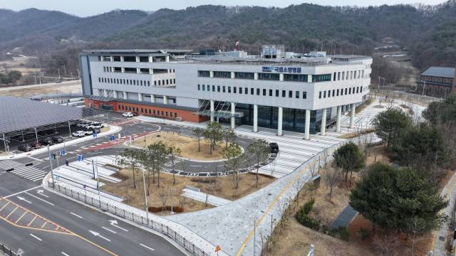 국립소방병원이 이달 23일부터 지역주민 대상 11개 진료과목에 대한 진료를 확대 운영한다. 사진 국립소방병원 전경. 음성군 제공