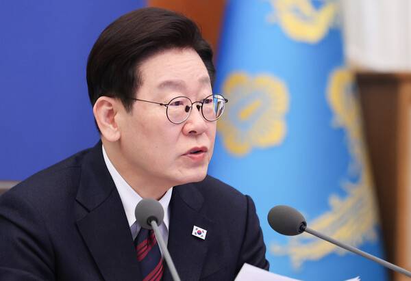 이재명 대통령이 19일 청와대에서 열린 수석보좌관회의에서 발언하고 있다. 연합뉴스