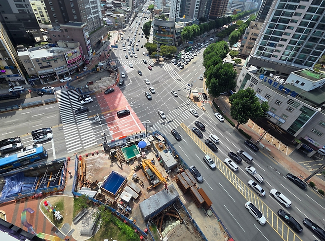 14일 대구 수성구 만촌네거리 지하통로 공사 현장. 최시웅기자