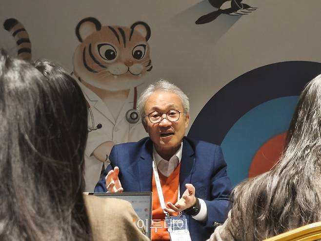 오한진 아이디병원 밸런스센터장이 서울 강남구 코엑스에서 열린 메디컬 코리아 2026 행사장에서 인터뷰하고 있다.(노상우 기자 nswreal@)