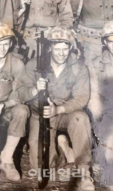 델 팍스 기술 사장 부친인 델 팍스 2세의 군복무 시절 사진(사진=델 팍스 싱클레어 기술사장 제공)