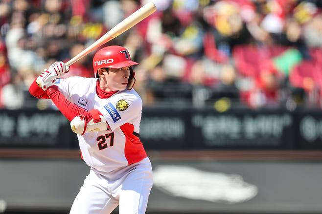 KIA 김호령이 13일 광주-기아 챔피언스 필드에서 열린 2026 KBO리그 시범경기 SSG와 경기에서 안타를 치고 있다. 사진 | KIA 타이거즈