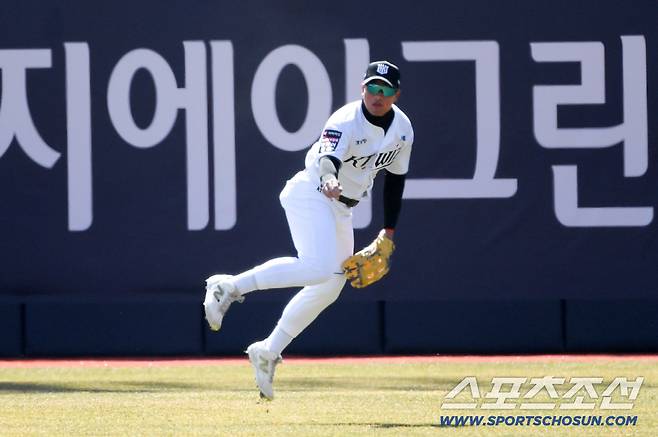 우익수 안현민 강한 어깨가 1회 실점 위기에서 놓인 선발 보쉴리를 구했다.