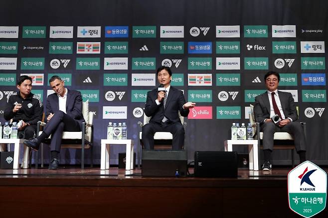 왼쪽부터 전 전북 감독 포옛, 현 전북 감독 정정용, 대전 감독 황선홍. 사진제공=한국프로축구연맹