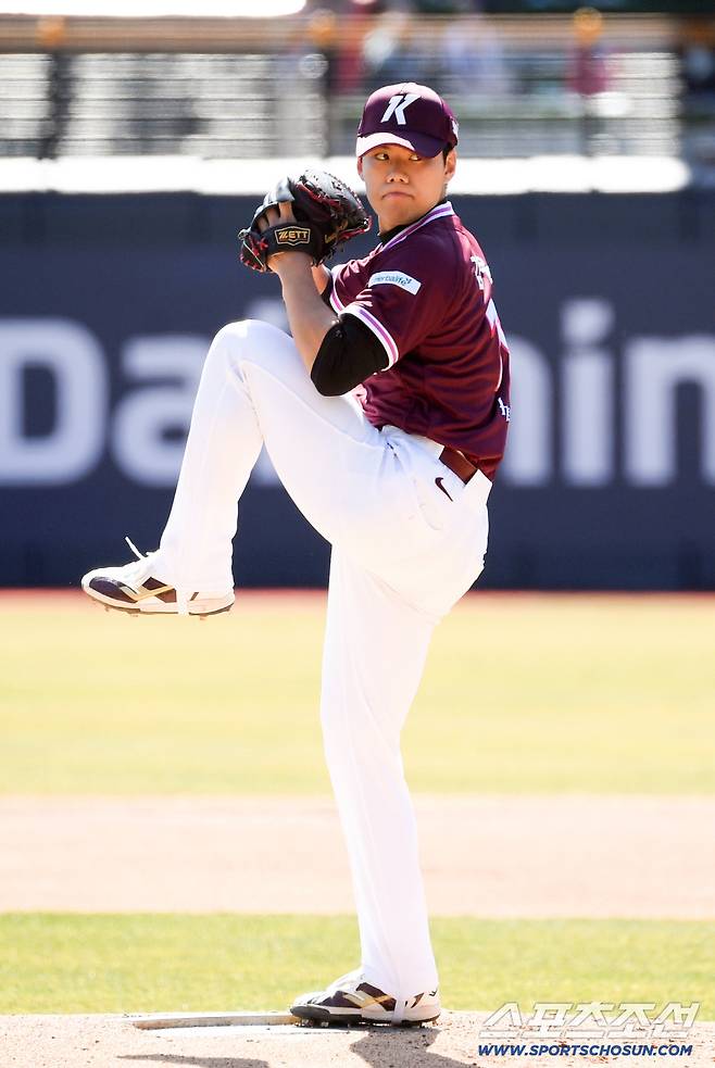 19일 수원KT위즈파크에서 열린 KBO리그 KT 위즈와 키움 히어로즈의 시범경기. 키움 김윤하가 역투하고 있다. 수원=박재만 기자 pjm@sportschosun.com/2026.03.19/