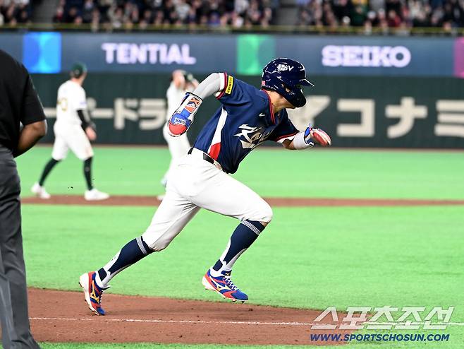 9일 일본 도쿄돔에서 열린 WBC(월드베이스볼클래식) 한국과 호주의 경기, 9회초 1사 1,3루 안현민의 희생플라이때 3루주자 박해민이 홈으로 질주하고 있다. 도쿄(일본)=허상욱 기자wook@sportschosun.com/2026.03.09/