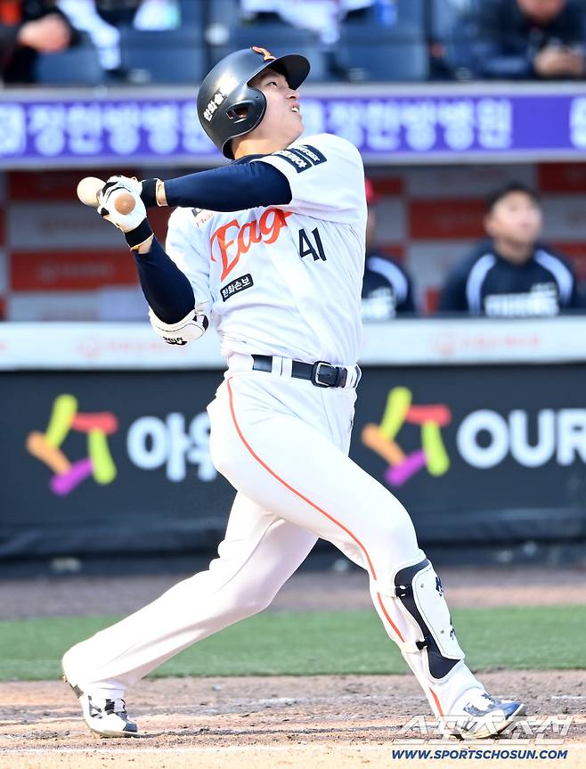 20일 대전한화생명볼파크에서 열린 KIA와 한화의 시범경기, 8회말 무사 1,3루 한화 최인호가 1타점 적시타를 치고 있다. 대전=허상욱 기자wook@sportschosun.com/2026.03.20/