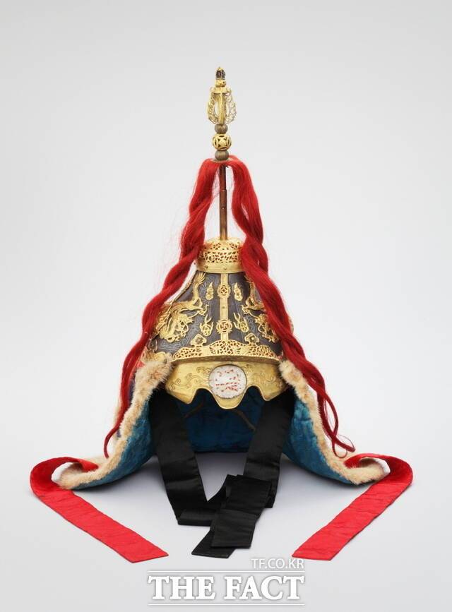 아산시 온양민속박물관 소장 '갑주'와 '갑주함'이 국가민속문화유산으로 승격 지정됐다. 사진은 갑주 투구 모습. /아산시