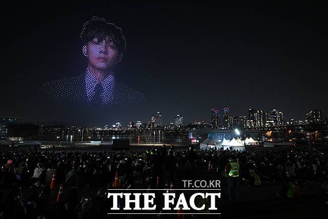 드론으로 보여지는 BTS 멤버 뷔.