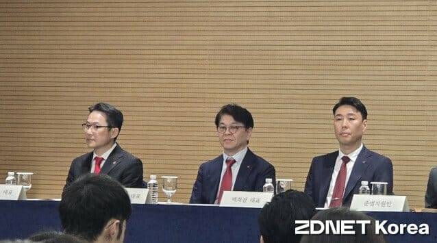 왼쪽부터 추대식 롯데쇼핑 이커머스사업부 대표, 차우철 롯데쇼핑 마트사업부 대표, 정현석 롯데쇼핑 백화점사업부 대표. (사진=지디넷코리아)