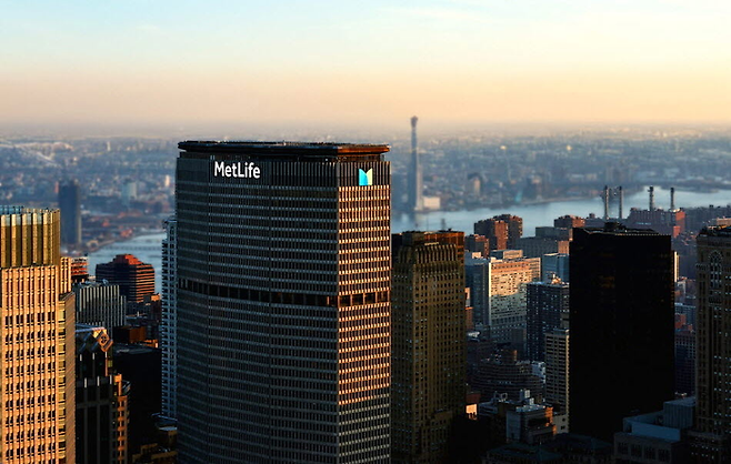 메트라이프생명의 GA 채널 내 주요 달러보험 상품의 월납 초회보험료가 전날 기준 18억원 수준으로 집계됐다.ⓒ메트라이프